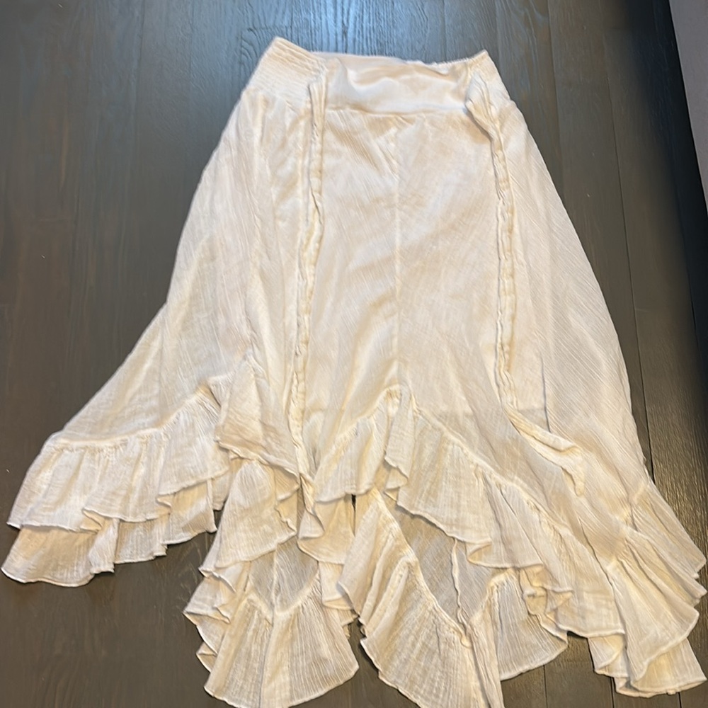 Elegant white asymmetrical ruffle Skirt